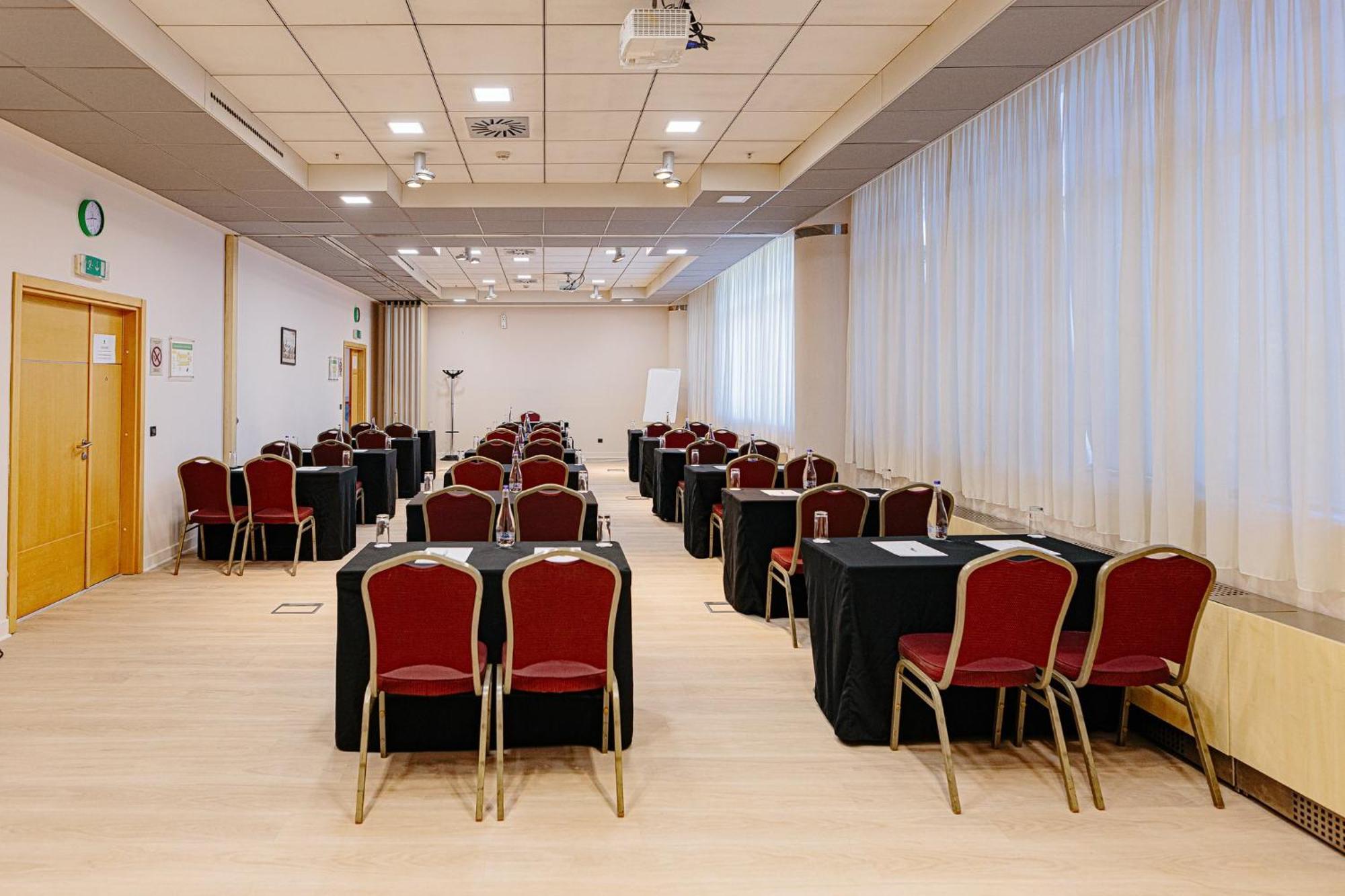 Holiday Inn Belgrade By Ihg Eksteriør bilde