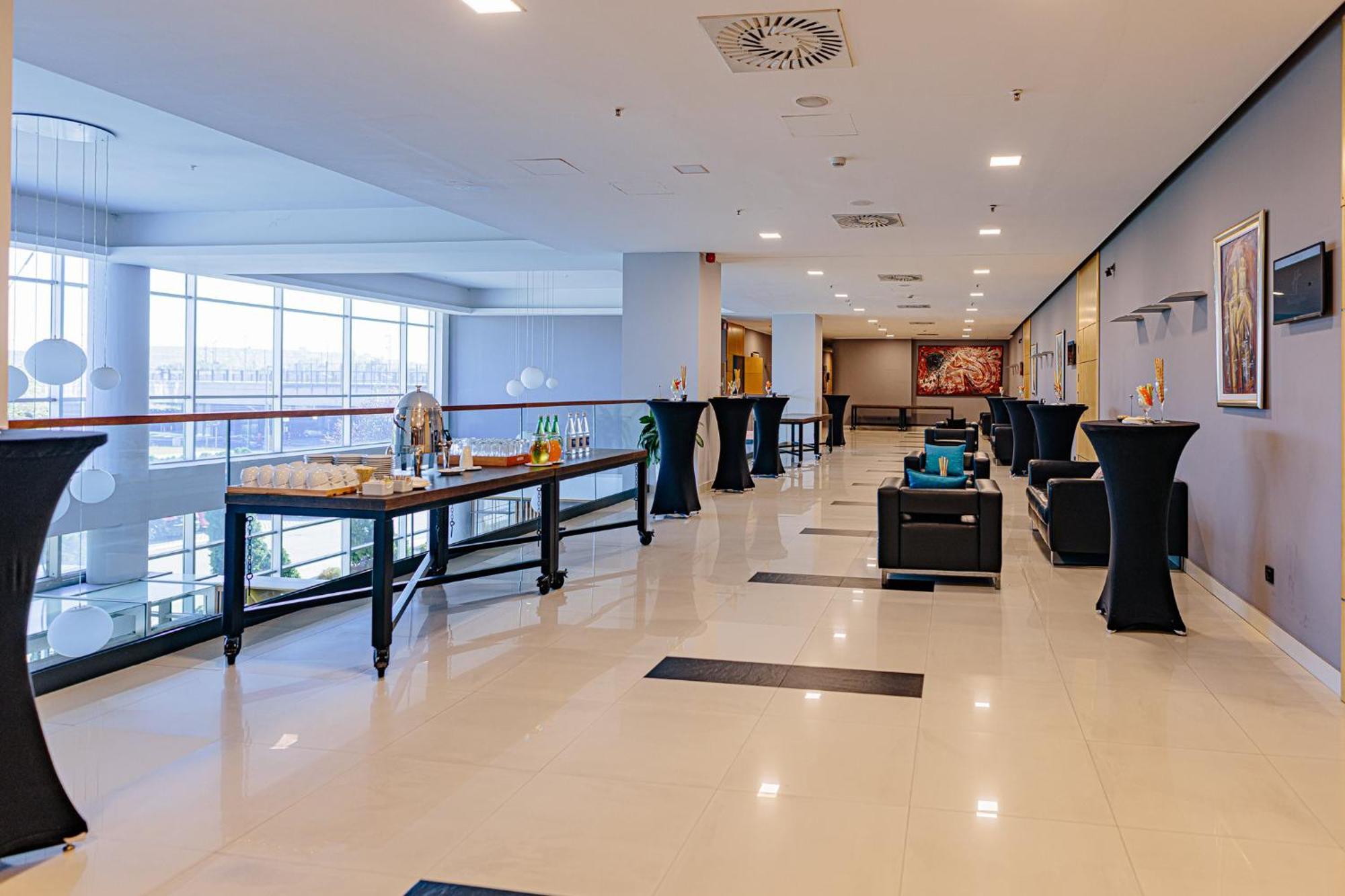 Holiday Inn Belgrade By Ihg Eksteriør bilde
