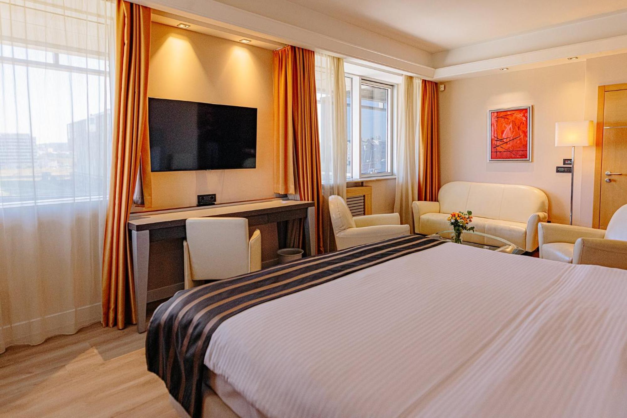 Holiday Inn Belgrade By Ihg Eksteriør bilde