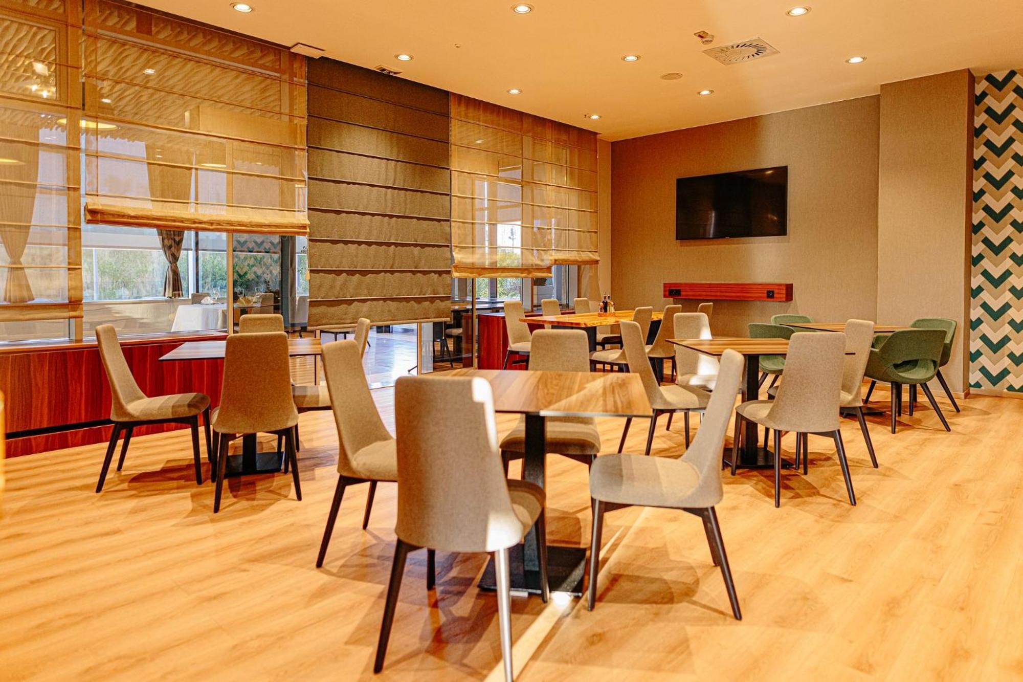Holiday Inn Belgrade By Ihg Eksteriør bilde