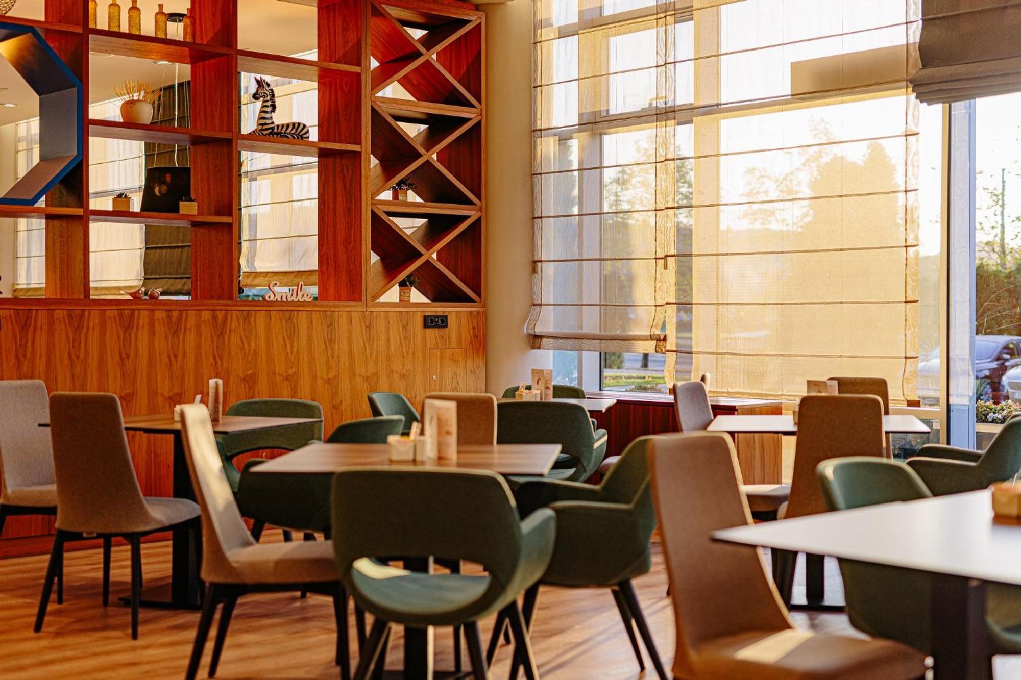 Holiday Inn Belgrade By Ihg Eksteriør bilde